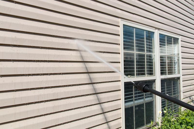 The Benefits of House Washing with Power Washing