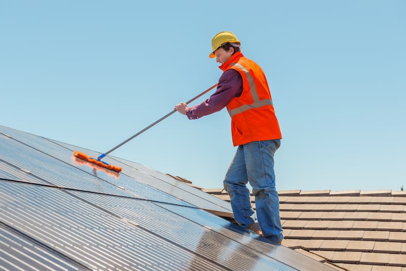 How Solar Panel Cleaning Improves Efficiency