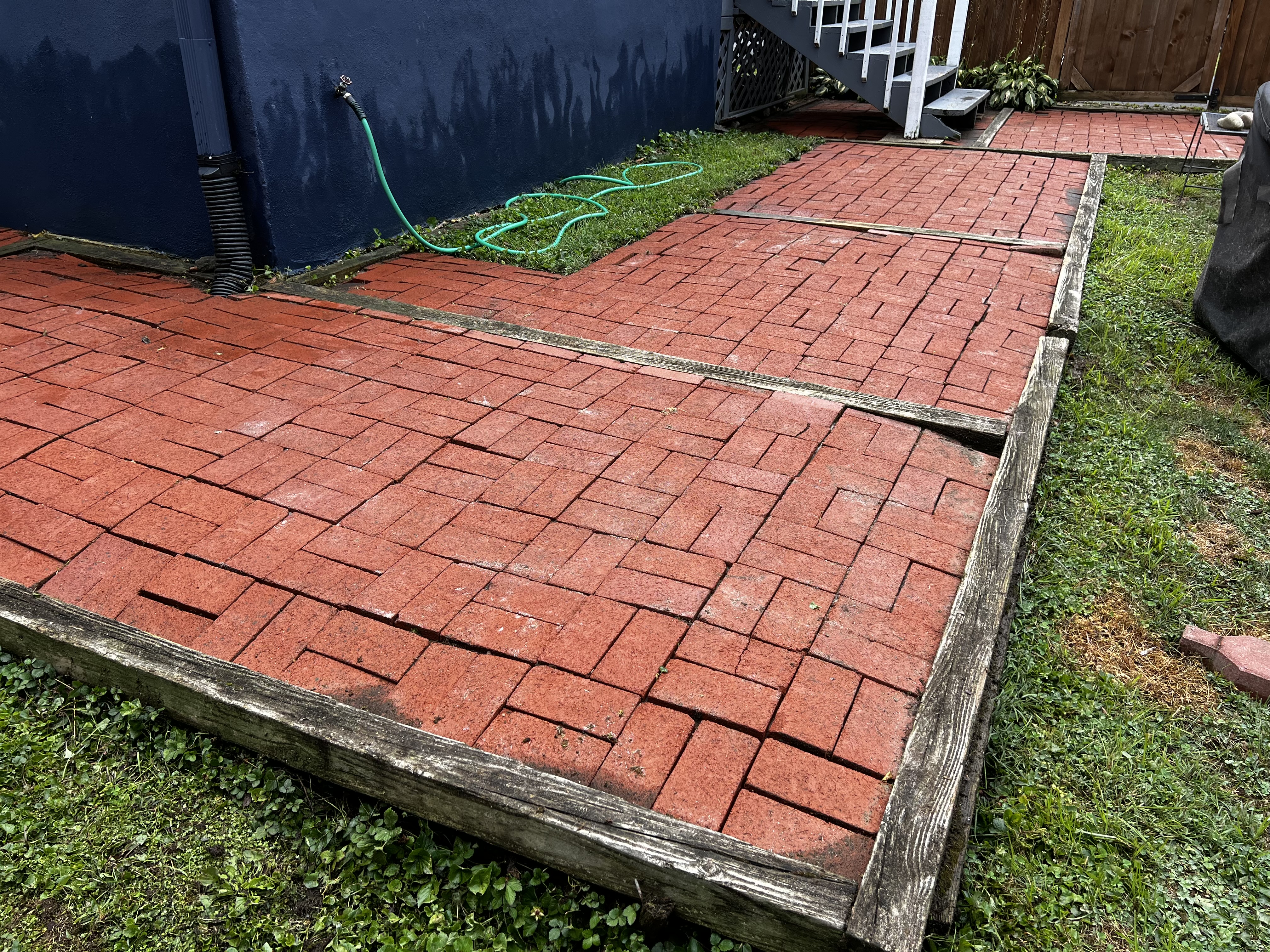 Expert Brick Pathway Cleaning: Removing Moss and Weeds for a Brighter, Vibrant Finish