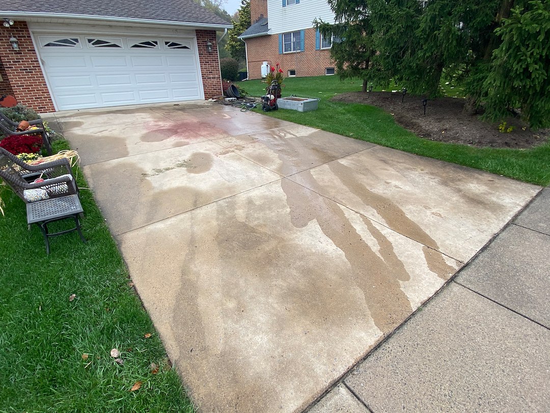 Concrete-Driveway-Cleaning-in-Hummelstown-PA-Removing-Dirt-Stains-Built-Up-Grime 0